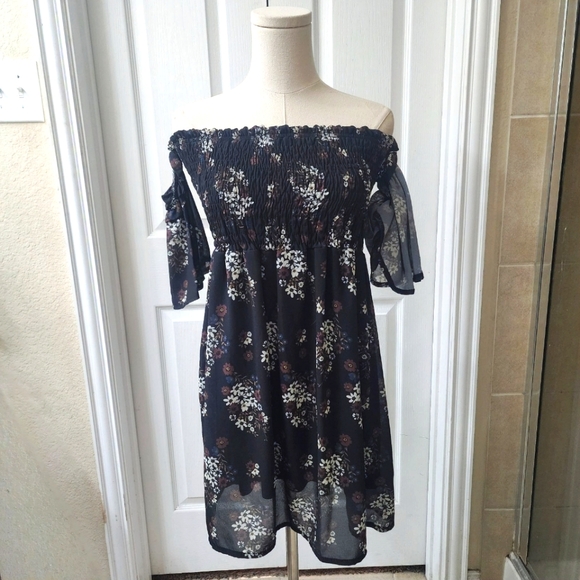 I am Floral Off the Shoulder Short Sleeve mini Dress Size Small - Picture 1 of 7